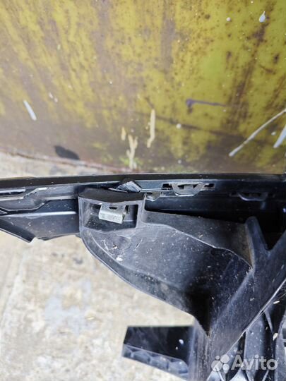 Решётка радиатора с кронштейном VW T6.1