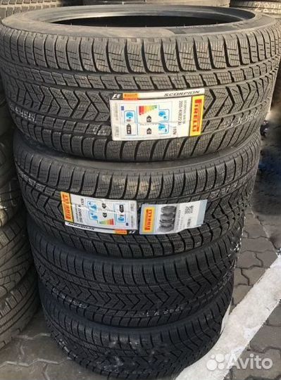 Pirelli Scorpion Winter 2 285/40 R22 110V