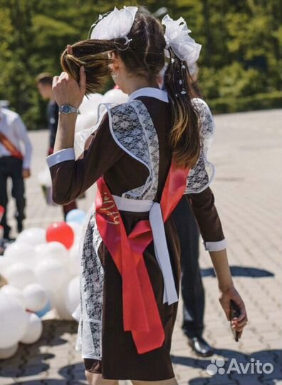 Школьный белый фартук и платье цвет коричневый