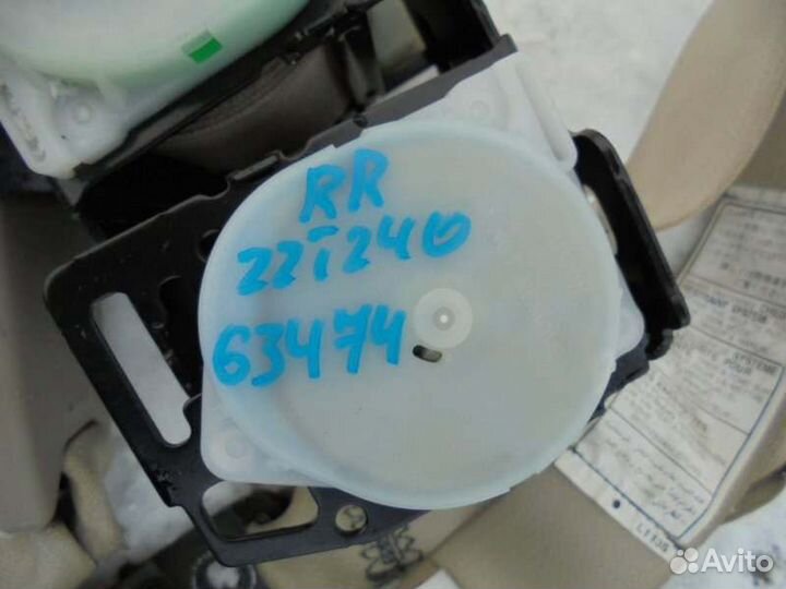 Ремень безопасности задний Toyota Premio ZZT240