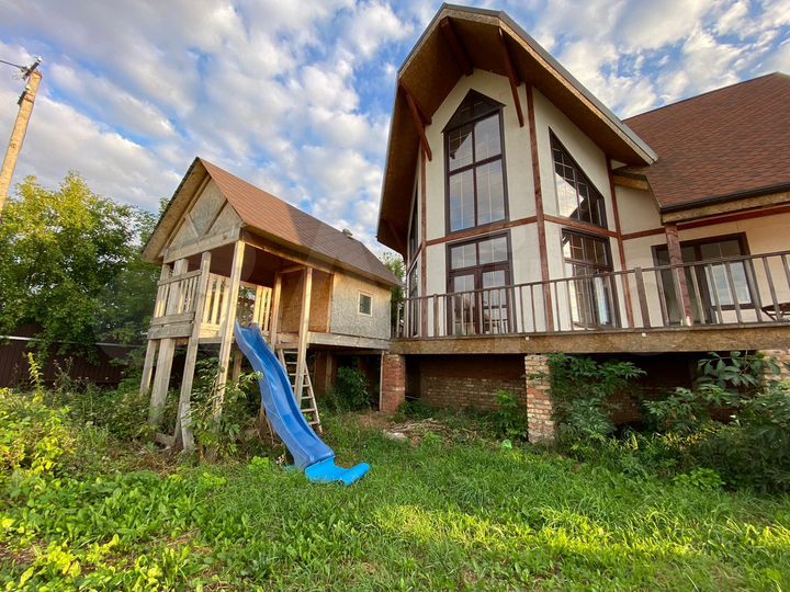 Дом 198 м² на участке 18,5 сот.