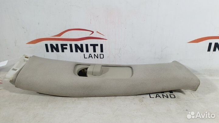 Обшивка средней стойки верхняя правая Infiniti
