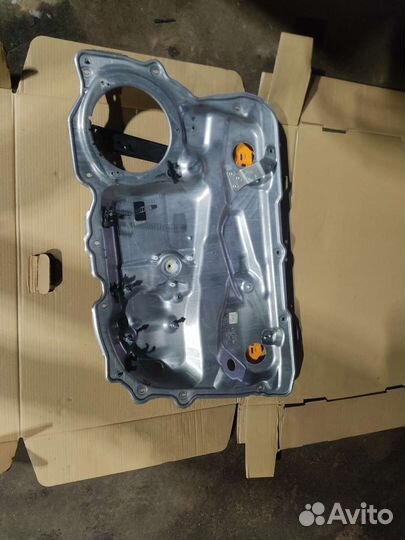 Стеклоподъёмник всборе Audi