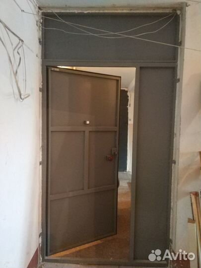 Тамбурная дверь в кладовку