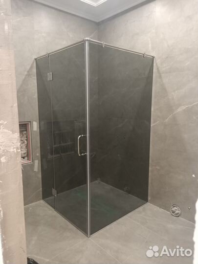 Стеклянные душевые