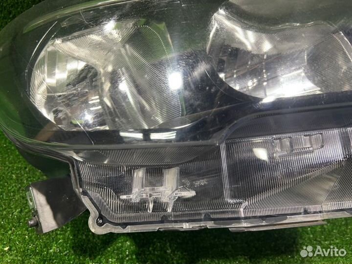 Фара галогеновая передняя правая Лада Веста
