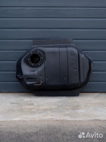 Топливный бак Nissan Terrano 2