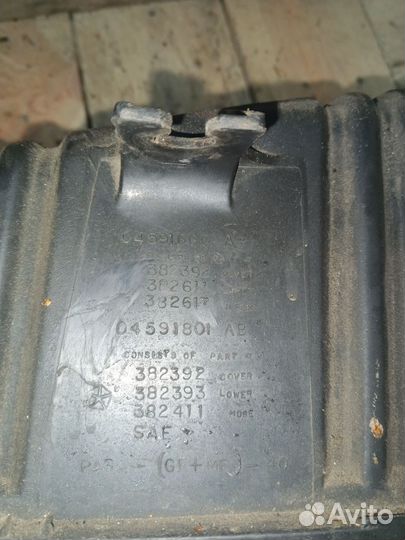 Корпус воздушного фильтра Dodge Stratus 2002г 2,7л