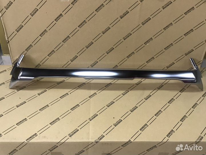 Молдинг решетки радиатора нижний lexus Lx570/450