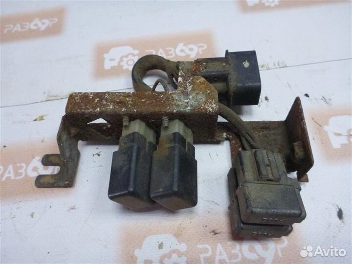 Блок реле Mitsubishi Montero Sport K90 6G72 2000