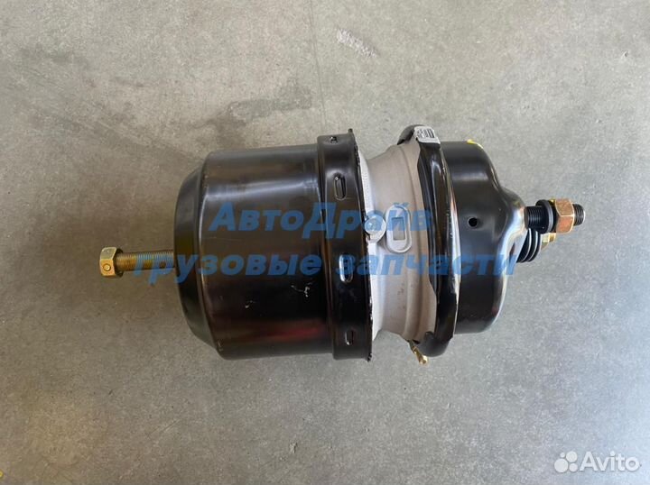 Тормозная камера с энергоаккумулятором и вилкой ти