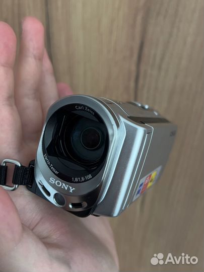 Видеокамера Sony DCR-SX44E