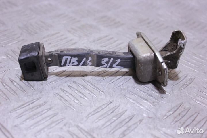 Ограничитель двери задний Mitsubishi Outlander XL