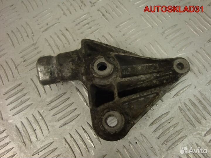 Кронштейн двигателя передний Audi A4 B6 8E0199343M