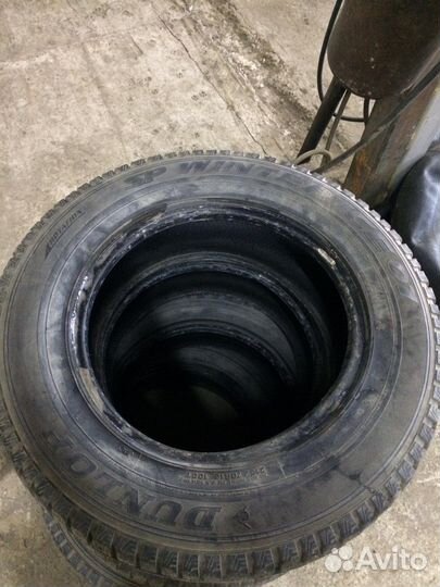 Dunlop SP Winter Ice 01 215/70 R16