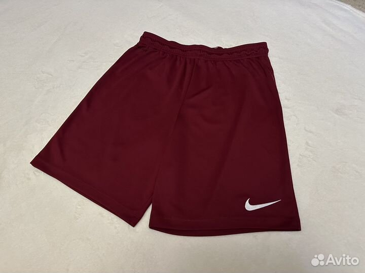 Спортивные шорты Nike (L)