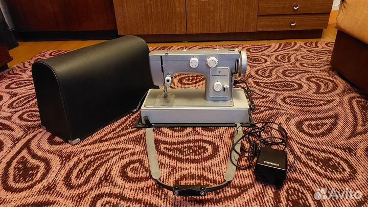 Швейная машина Чайка