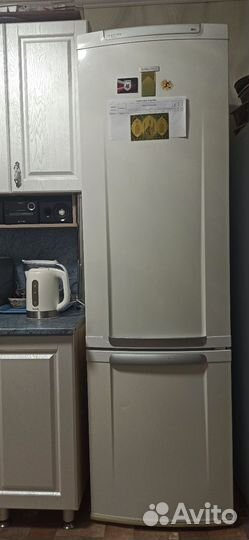 Холодильник. Electrolux ERB40301WB б/у