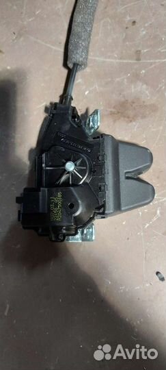 Замок багажника Mercedes w204