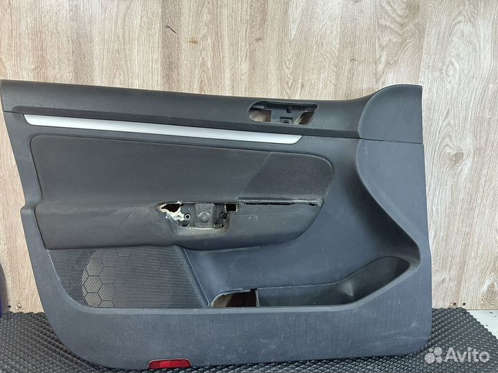 Обшивки дверей vw jetta5