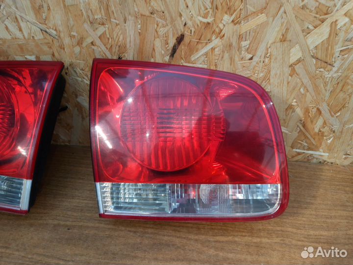 Пара фонарей крышки багажника VW Touareg 1
