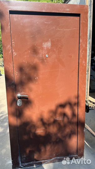 Металлическая дверь бу