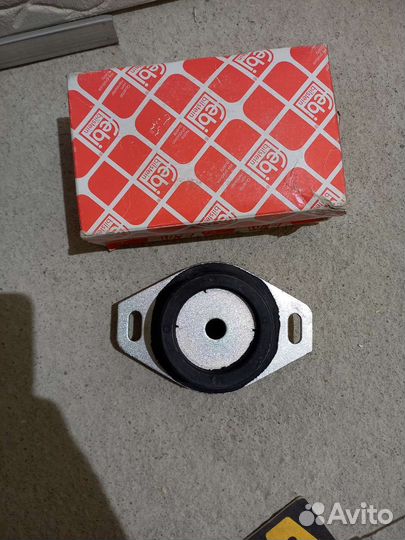 Подушка двигателя