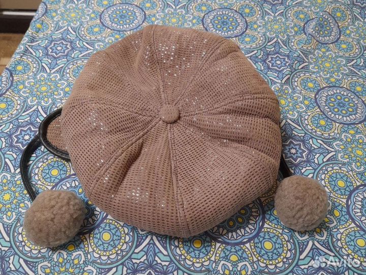 Шапки разные в отличном состоянии,цены разные