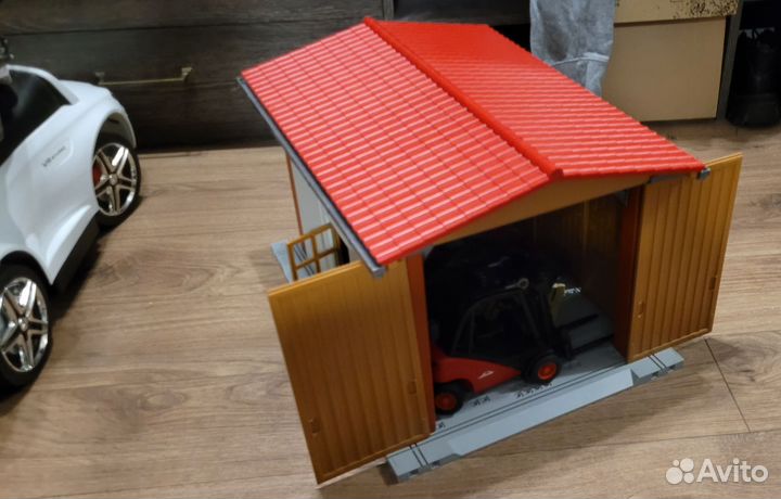 Гараж Bruder