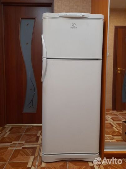 Холодильник бу indesit