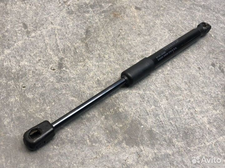 Амортизатор капота Kia Stinger Gt