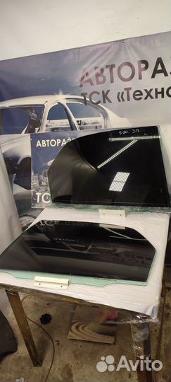 Стекло задней правой двери Volvo S80