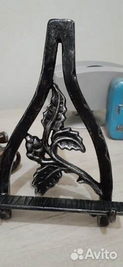 Декоративная подставка из металла, мольберт