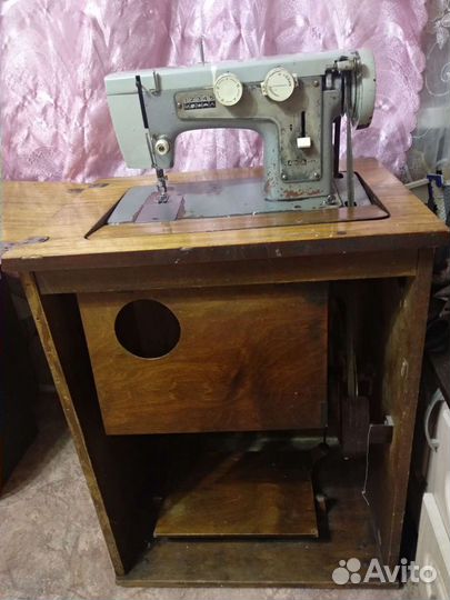 Швейная машина Чайка-3