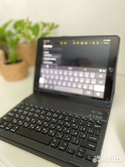 Чехол клавиатура iPad противоударный