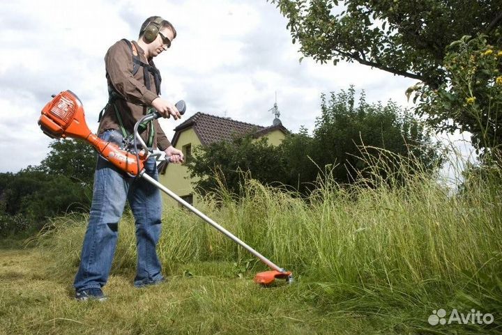 Сотрудник на покос травы