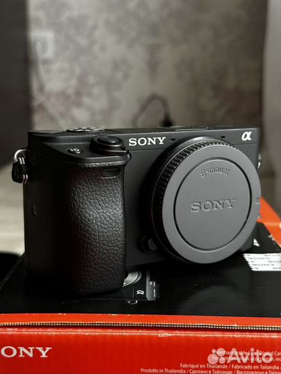 Sony a6400 + 18-105 + 35 1.8 + микрофон + свет