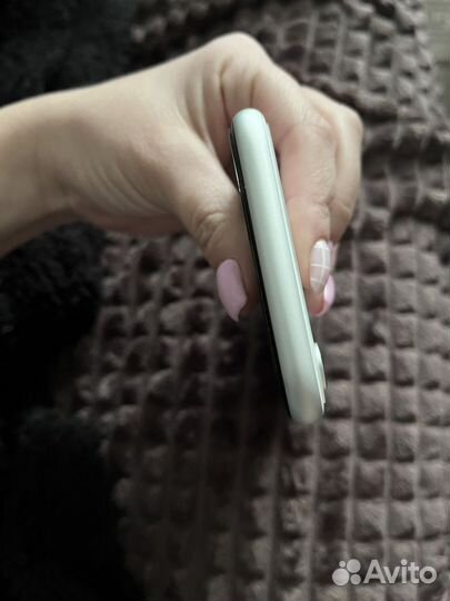 Телефон iPhone XR