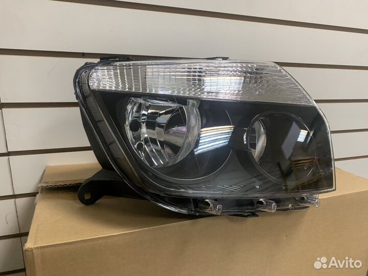 Фара правая Renault Duster 2012-2015 черная