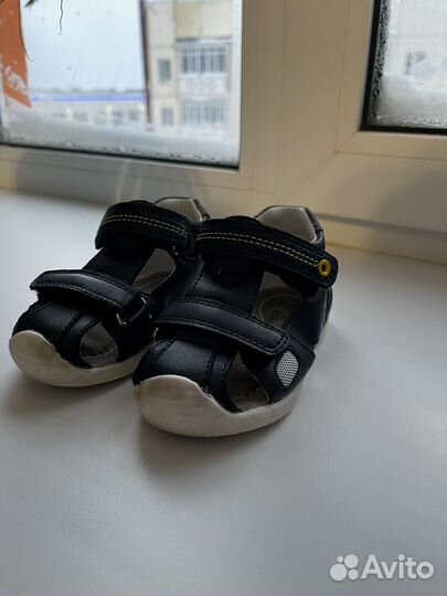 Сандалии для мальчика 22