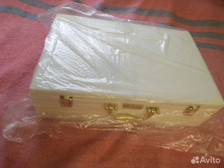 Набор столовых приборов на 12 персон