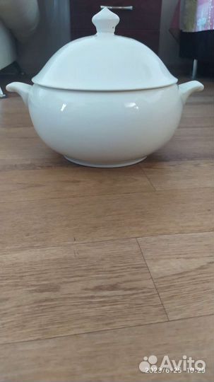 Супница фарфоровая