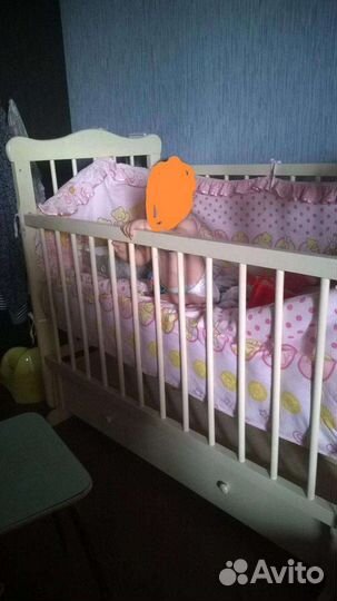 Детская кроватка с маятником и ящиком