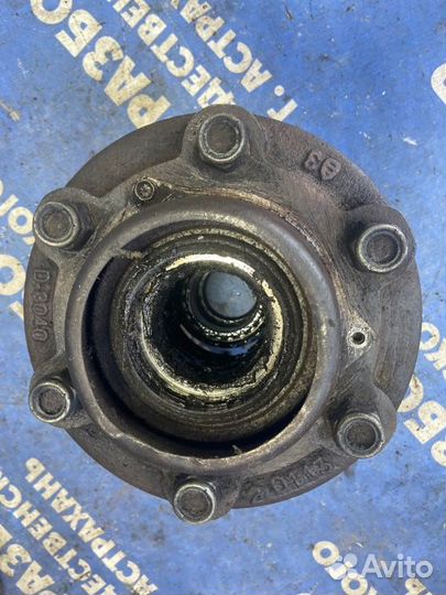 Задняя ступица. Isuzu Elf грузовой 4BE1 1996