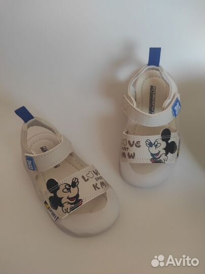 Новые светящиеся сандали 22,23