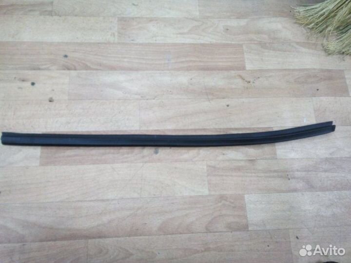 Уплотнитель стекла (внутренний) задний правый Kia