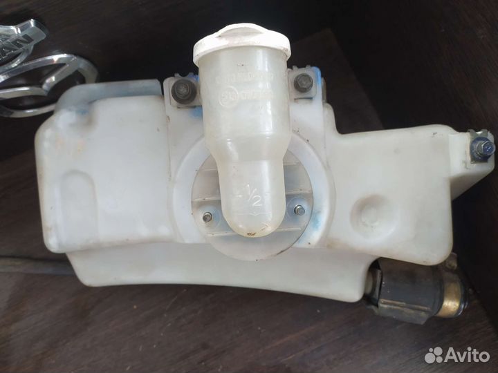 Бачок омывателя фар Mitsubishi Pajero 2