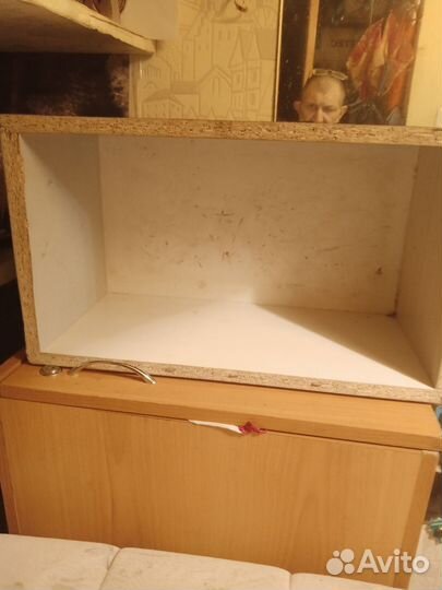 Полка навесная белая