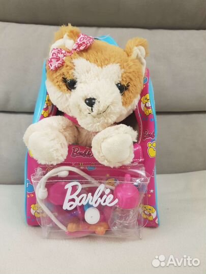 Щенок Барби в рюкзаке