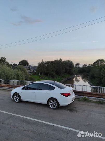 Opel Astra 1.6 МТ, 2012, 200 000 км